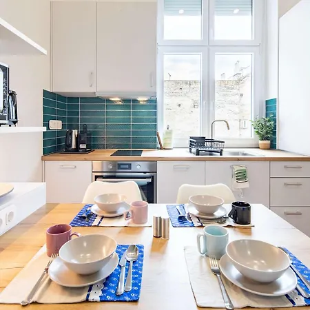 - Very Comfy - Modern *