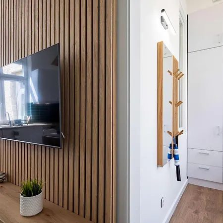 - Very Comfy - Modern *