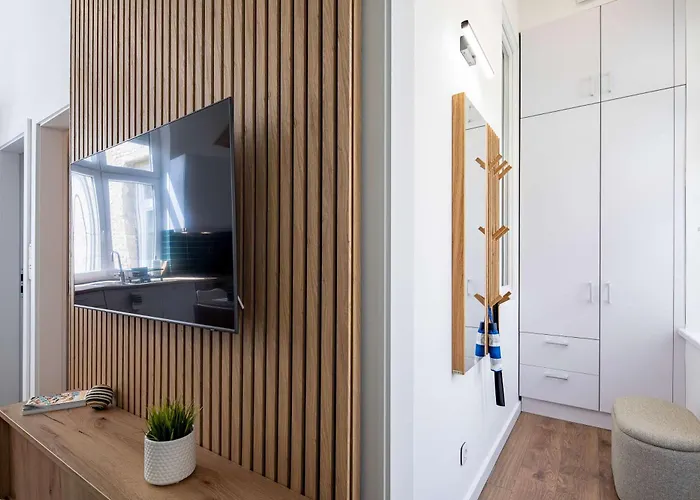 - Very Comfy - Modern *